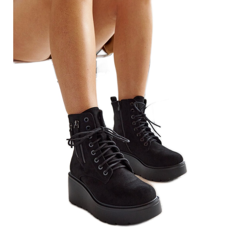 Botas de camurça isoladas pretas com cunha da Safiya preto