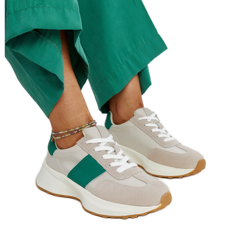 Tênis de couro cinza e verde da Ganim