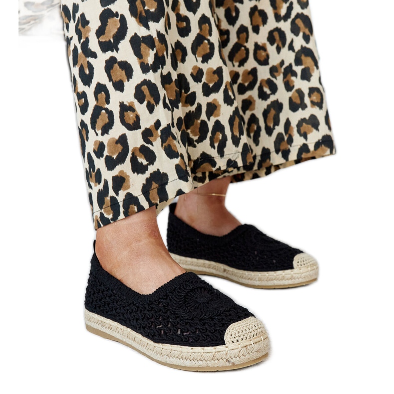 Alpercatas Seila pretas bordadas preto