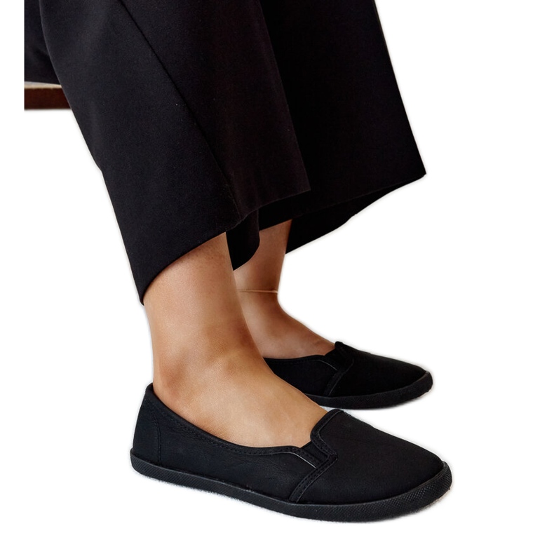 Tênis slip-on preto em couro ecológico Wordana