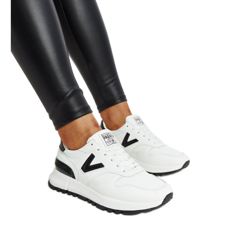 Tênis branco com sola Cettina grossa