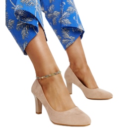 Sapatos bege de salto alto com inserção de couro da Lalande Sapatos bege de salto alto com inserção de couro da Lalande