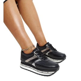 Sapatos de couro preto com fivela decorativa