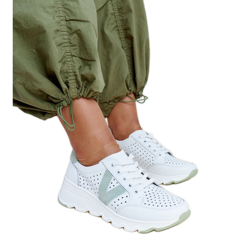 Tênis Vinceza de couro branco com aberturas