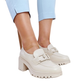 Sapatos bege com aplicação de couro da Vinceza