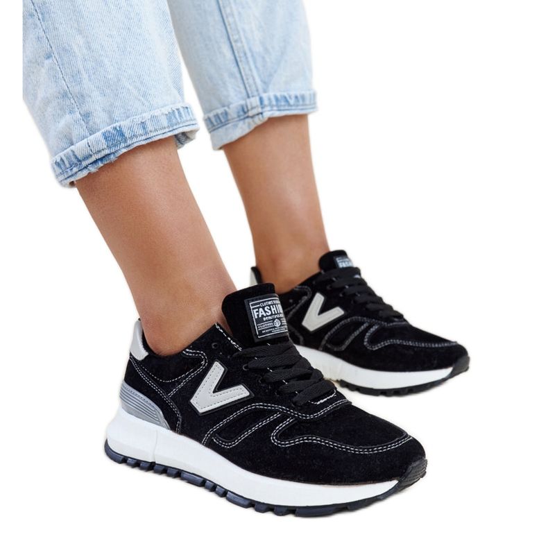 Tênis preto com sola Olonio em camurça ecológica mais grossa