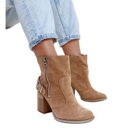 Botas de cano alto bege com salto de madeira da Davorek marrom