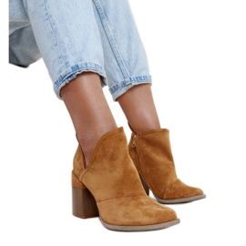 Botins marrons com bloco recortado da Brankka castanho
