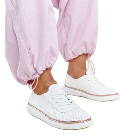 Tênis Biserka branco vazado Tênis Biserka branco vazado