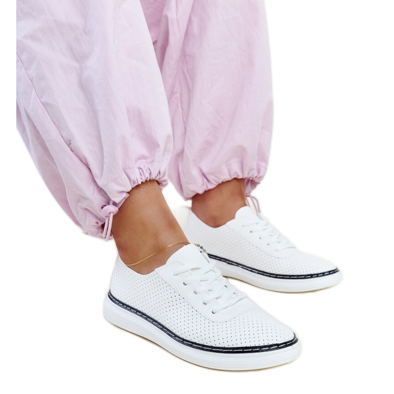 Tênis Biserka vazado branco e preto