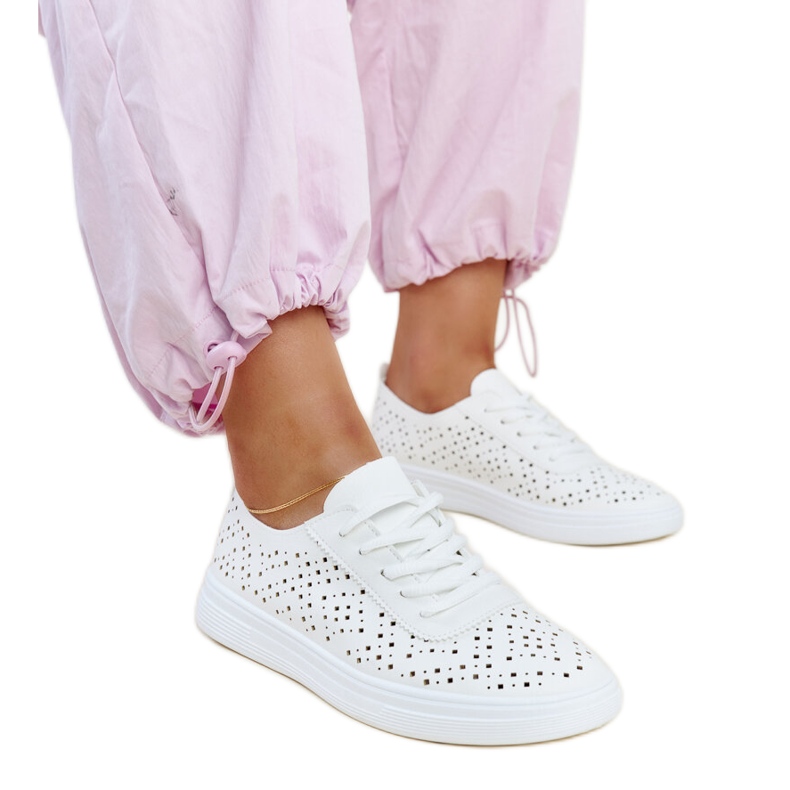 Tênis Manoek branco vazado