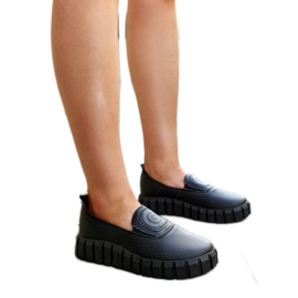 Sapatos pretos com sola enorme Teska