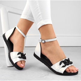 Sandálias rasteiras femininas com corrente, branca Vinceza 17320 branco Sandálias rasteiras femininas com corrente, branca Vinceza 17320 branco