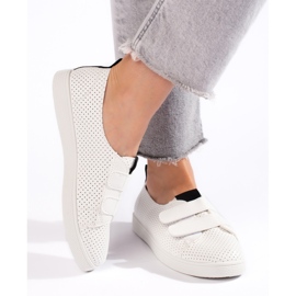 Tênis feminino branco com velcro