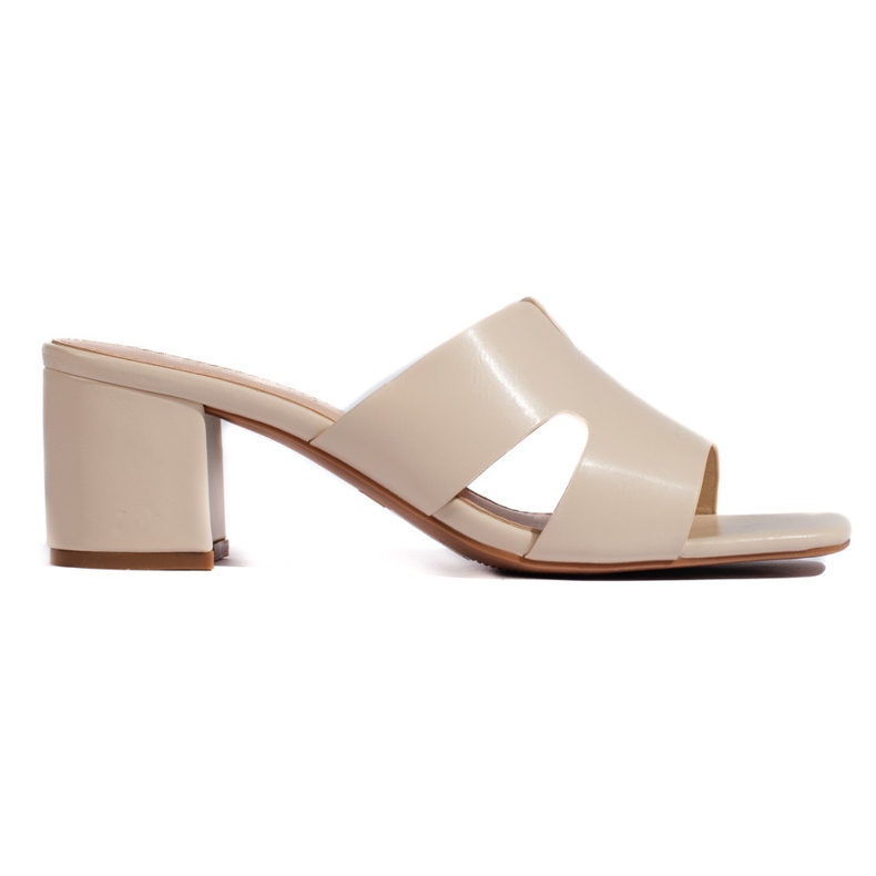 Chinelos femininos bege de salto alto