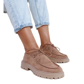 Sapatos clássicos Keiko em camurça bege escuro Sapatos clássicos Keiko em camurça bege escuro