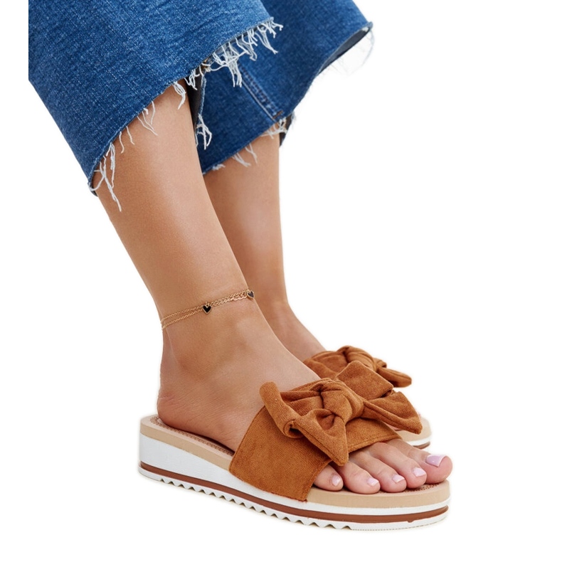 Mulas marrons de salto baixo de Mikhaila castanho