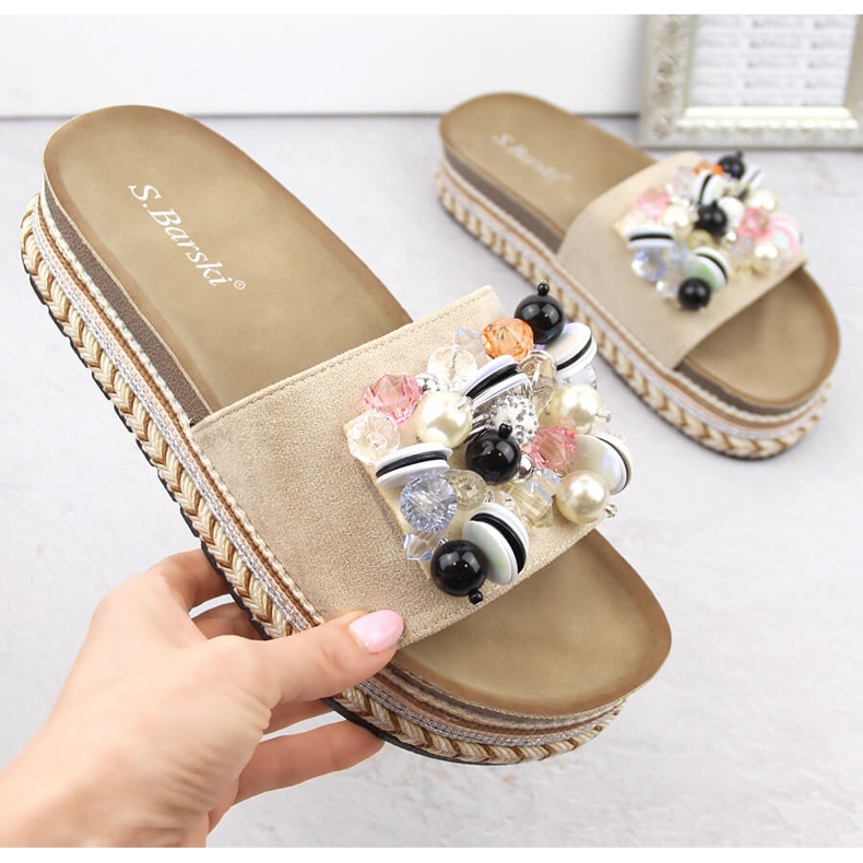 Chinelos plataforma femininos com miçangas, bege S.Barski HY077