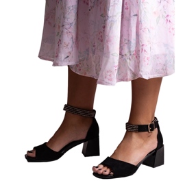 Sandália Athir com salto envernizado preto Sandália Athir com salto envernizado preto