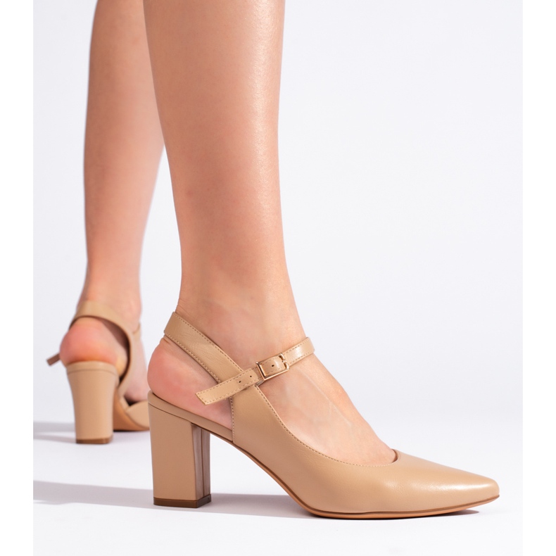 Sapatos bege femininos elegantes de Sergio Leone