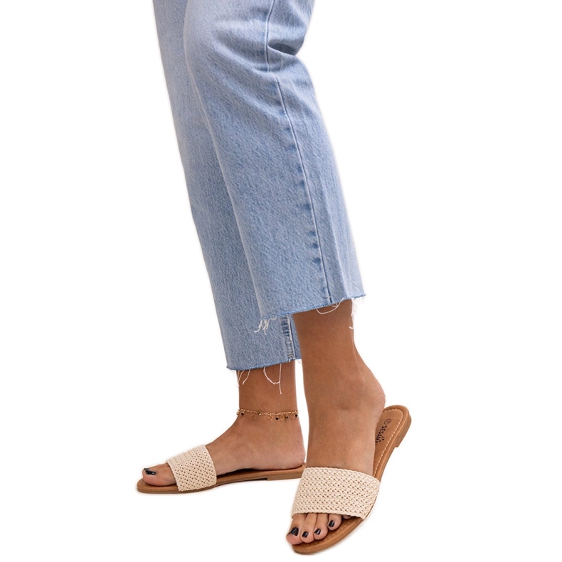 Chinelos Marika bordados bege claro