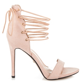 Ideal Shoes Sandálias amarradas em um salto alto marrom