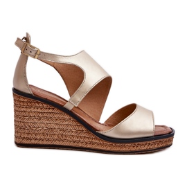 Sandálias femininas de couro com cunha Maciejka 06657-25 douradas dourado