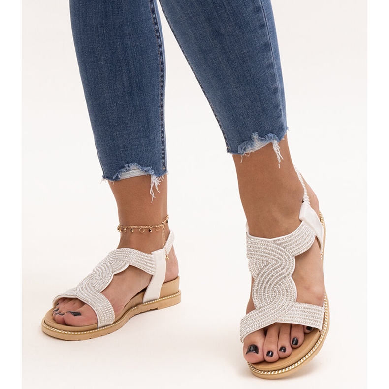 Sandálias brancas decoradas com zircões Gairsa branco