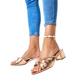 Mules de salto alto decorados com zircões Anbrani dourado