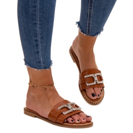 Chinelos marrons com fivela decorativa Rochaela marrom