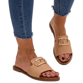 Chinelos bege com fivela Mariza