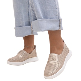 Tênis Ethels de couro perfurado dourado