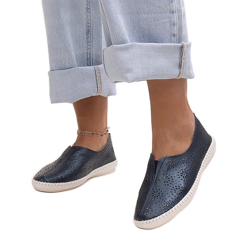 Sapatos Bernice perfurados em couro azul marinho