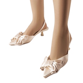 Salto alto bege com laço Burlington Salto alto bege com laço Burlington