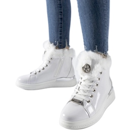 Tênis branco envernizado com pele da Fiemme