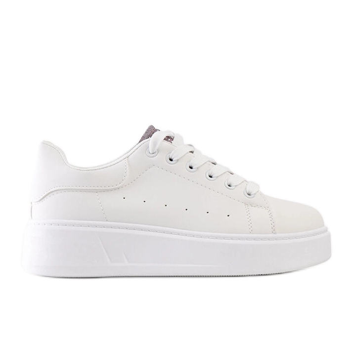 Tênis branco com decoração Asmait atraente