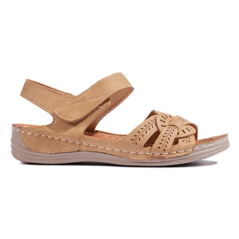 Sandálias femininas marrom claro com cunha baixa castanho