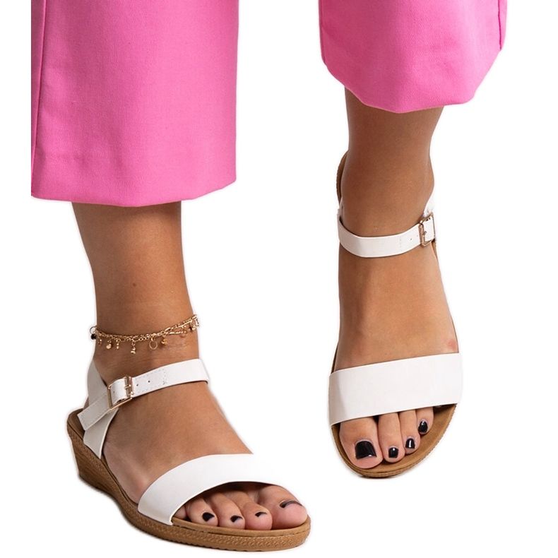 Sandálias brancas em couro ecológico Makdaka branco