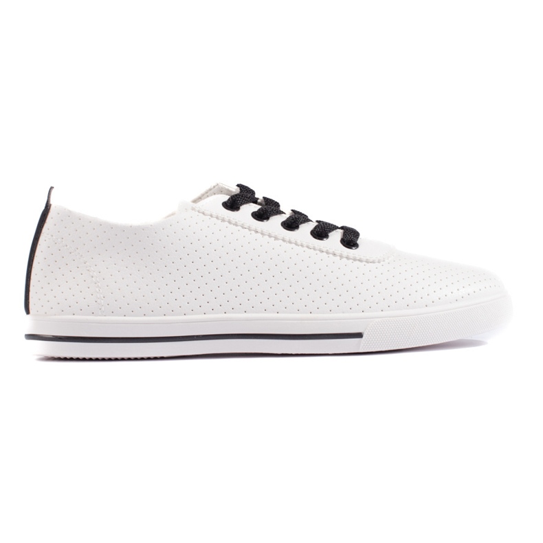 Tênis feminino branco com atacadores pretos