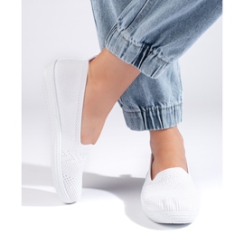 Slip-on feminino em tecido branco