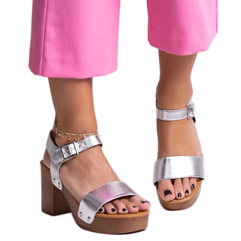 Sandálias de salto alto Adilar maciças prateadas prata