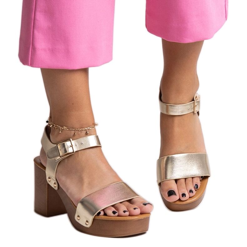 Sandálias douradas de salto alto Adilar maciças dourado