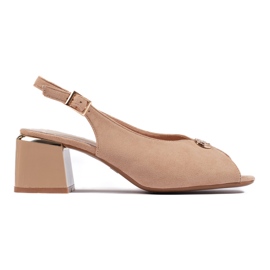 Sandálias elegantes de salto alto em camurça bege