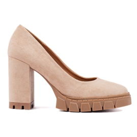 Sapatos femininos de camurça bege com salto alto