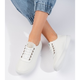 Tênis feminino branco vazado Tênis feminino branco vazado
