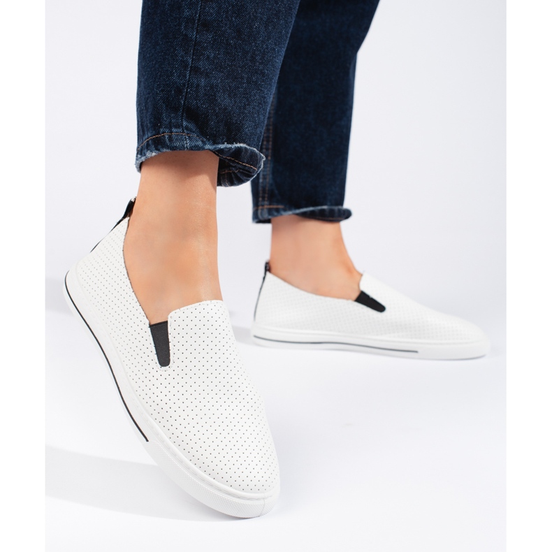 Tênis feminino branco vazado