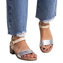 Sandália Salsabi prateada de salto baixo prata Sandália Salsabi prateada de salto baixo prata