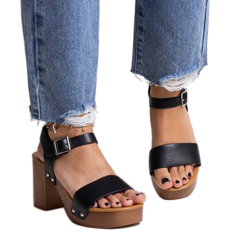 Sandálias pretas maciças de salto alto Adilar preto