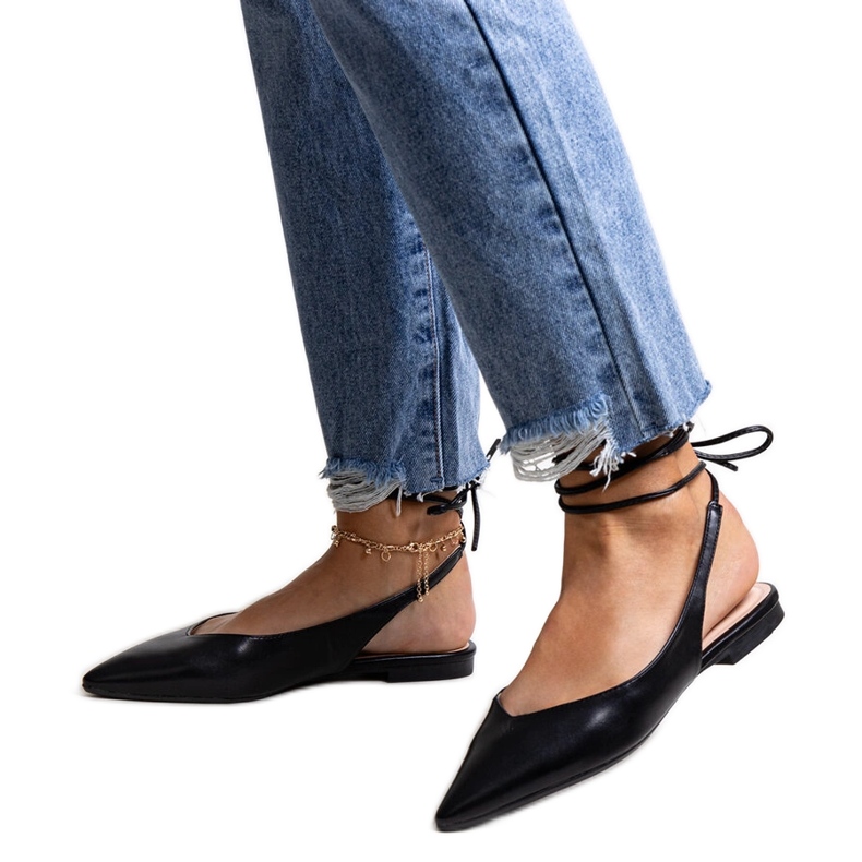 Sapatilhas pretas amarradas feitas de couro ecológico Batra preto