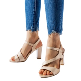 Sandálias bege de salto alto da Murdock